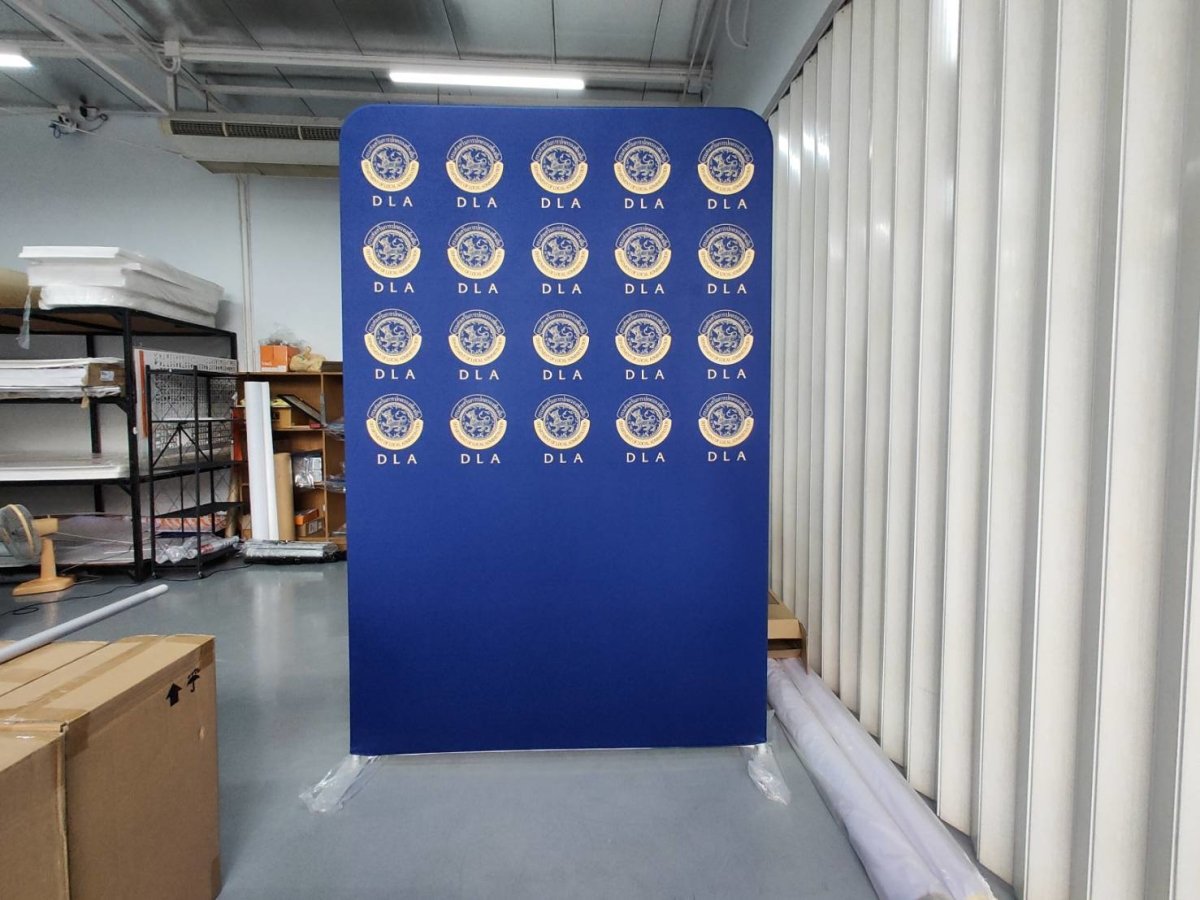 แบคดรอปผ้า ออกบูธ สำเร็จรูป - Octopus Media Solutions