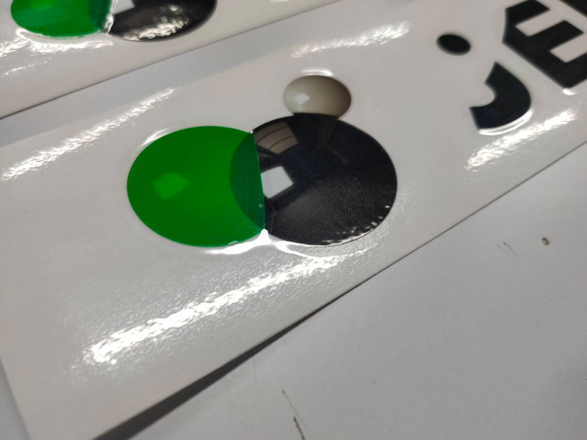 สติ๊กเกอร์กันน้ำ สติ๊กเกอร์ PVC PP สติ๊กเกอร์ไดคัท - Octopus Media Solutions