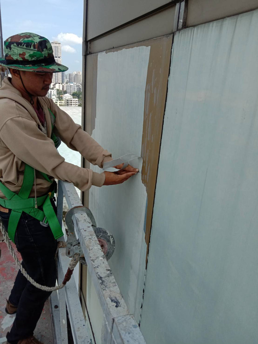 รับติดสติ๊กเกอร์อาคารสูง และป้ายติดตึก งานพิมพ์คมชัด ทีมช่างมืออาชีพ เหมาะสำหรับโฆษณา โปรโมชัน และสร้างภาพลักษณ์องค์กร