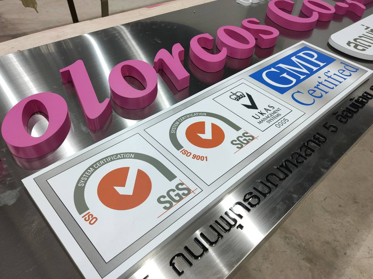 ป้ายตัวอักษรสแตนเลส Stainless Steel Letter Signage หรูหรา แข็งแรง ทนทาน เหมาะสำหรับป้ายบริษัท อาคาร และงานตกแต่ง