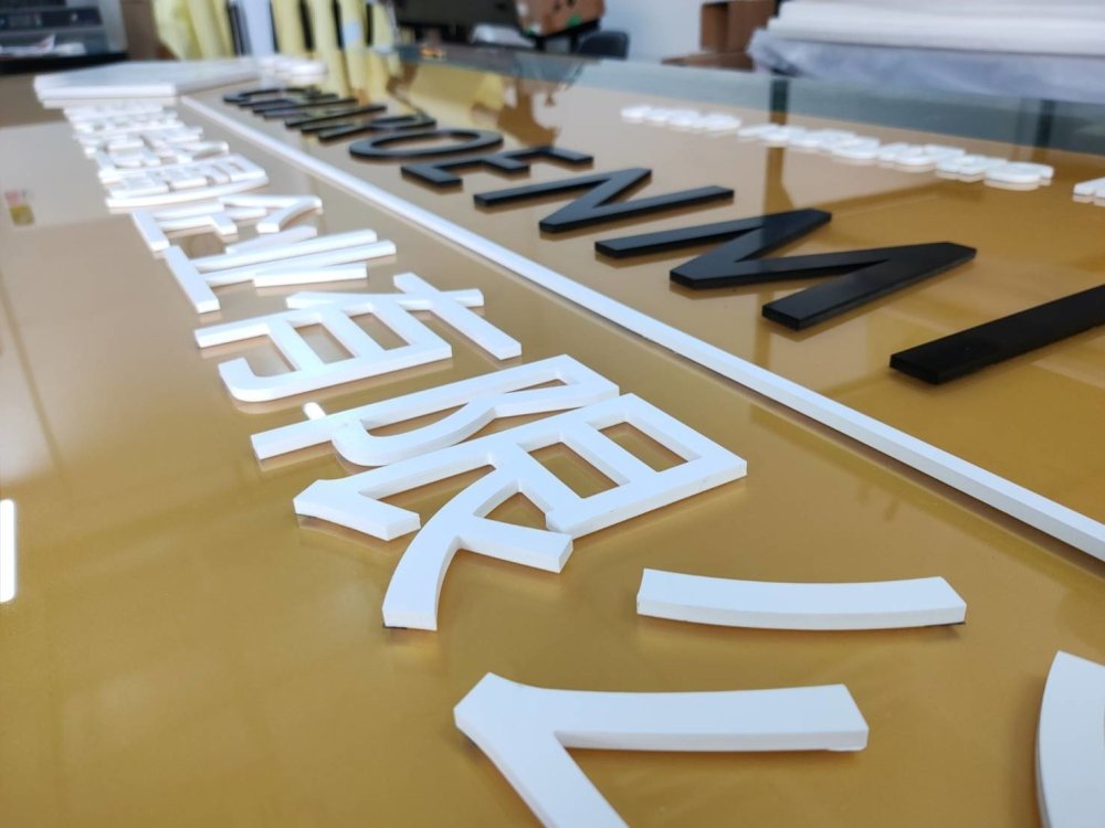 ป้ายพลาสวูดตัวอักษร สีขาว plastwood ไดคัทข้อความ ป้ายร้านกาแฟ ตัวอักษรภาษาอังกฤษ แผ่นพลาสวูดราคาถูก