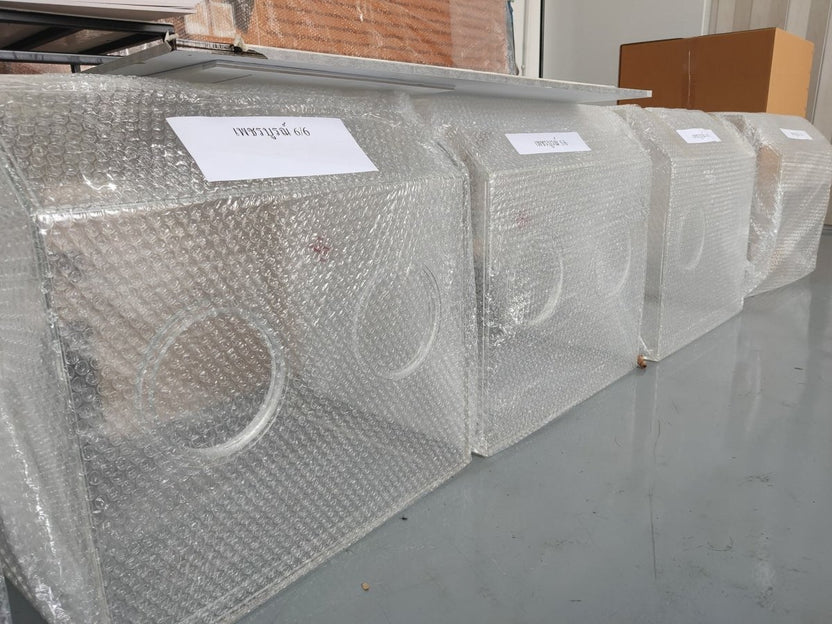 ฉากอะคริลิคใส ฉากกั้นโควิคสำเร็จรูปและแบบสั่งทำพิเศษ กล่องกันเชื้อ กล่องอะคริลิคตรวจเชื้อ