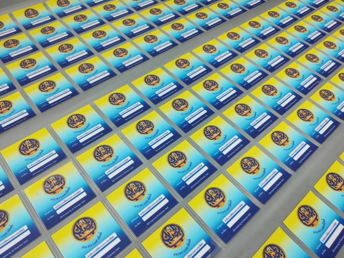 สติ๊กเกอร์สูญญากาศ ติดกระจกรถ เข้า-ออกหมู่บ้าน - Octopus Media Solutions