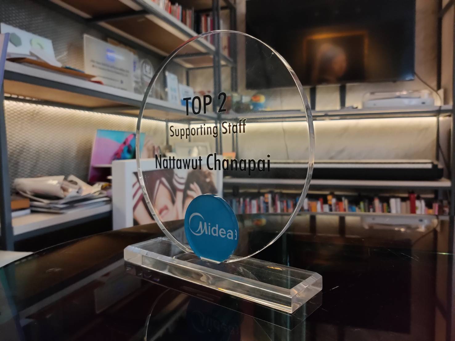 โล่รางวัล Acrylic Trophy Award อะคริลิคใส พิมพ์คมชัด ดีไซน์หรูหรา เหมาะสำหรับงานมอบรางวัล เกียรติยศ การแข่งขัน และงานองค์กร