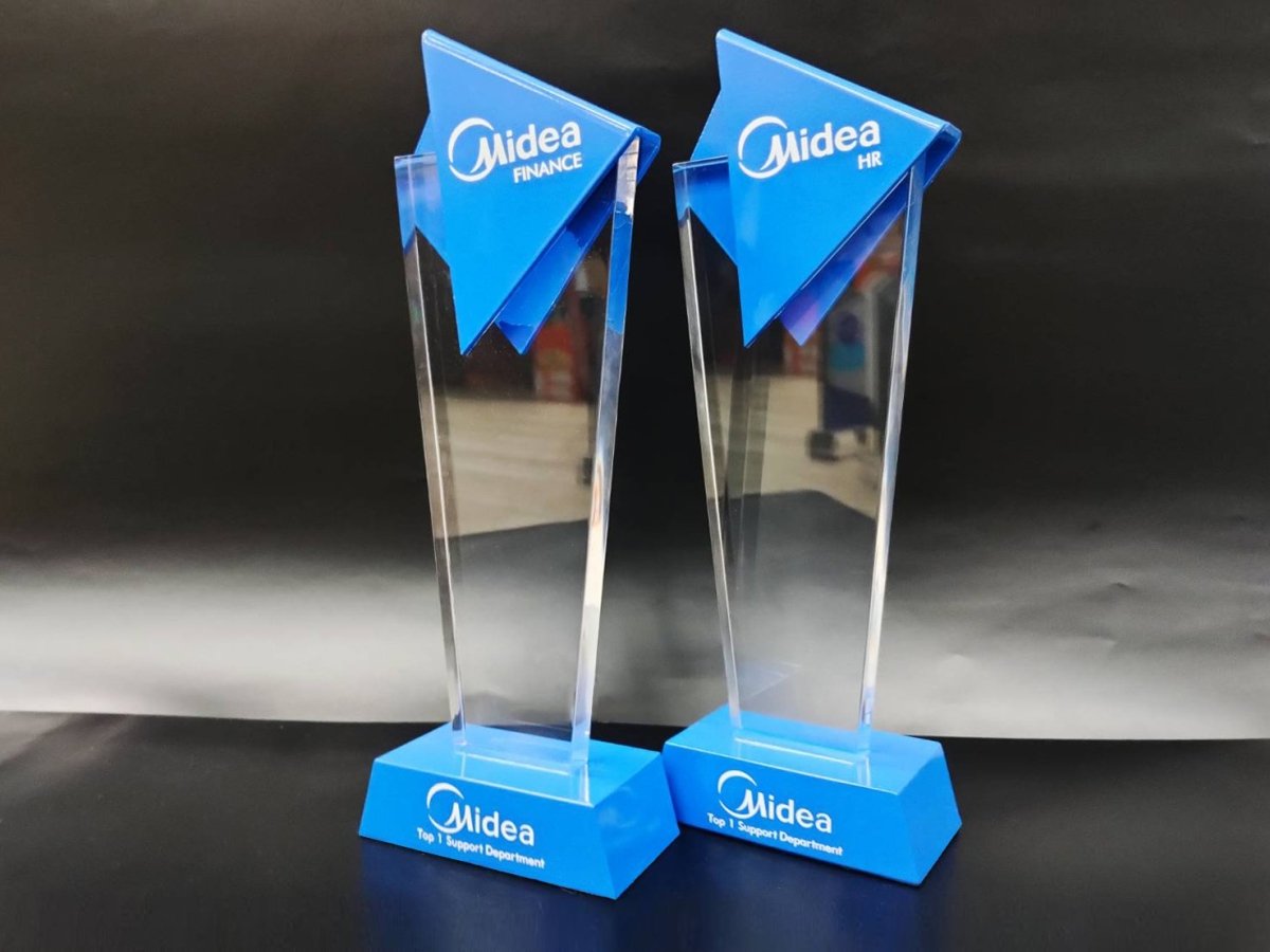 โล่รางวัล Acrylic Trophy Award อะคริลิคใส พิมพ์คมชัด ดีไซน์หรูหรา เหมาะสำหรับงานมอบรางวัล เกียรติยศ การแข่งขัน และงานองค์กร