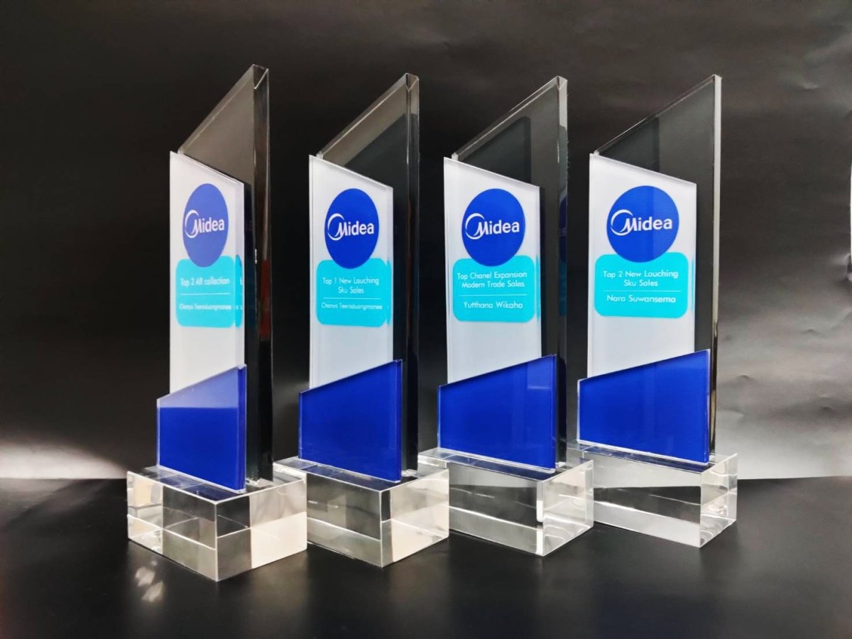 โล่รางวัล Acrylic Trophy Award อะคริลิคใส พิมพ์คมชัด ดีไซน์หรูหรา เหมาะสำหรับงานมอบรางวัล เกียรติยศ การแข่งขัน และงานองค์กร