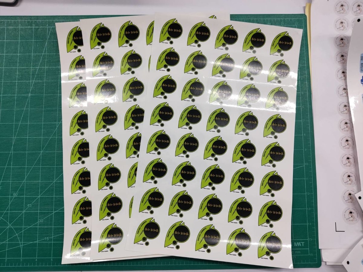 สติ๊กเกอร์ใส สติ๊กเกอร์ฉลากสินค้าใส พิมพ์คมชัด ติดแนบเนียน เหมาะสำหรับบรรจุภัณฑ์ สินค้า เครื่องสำอาง และงานโปรโมชัน