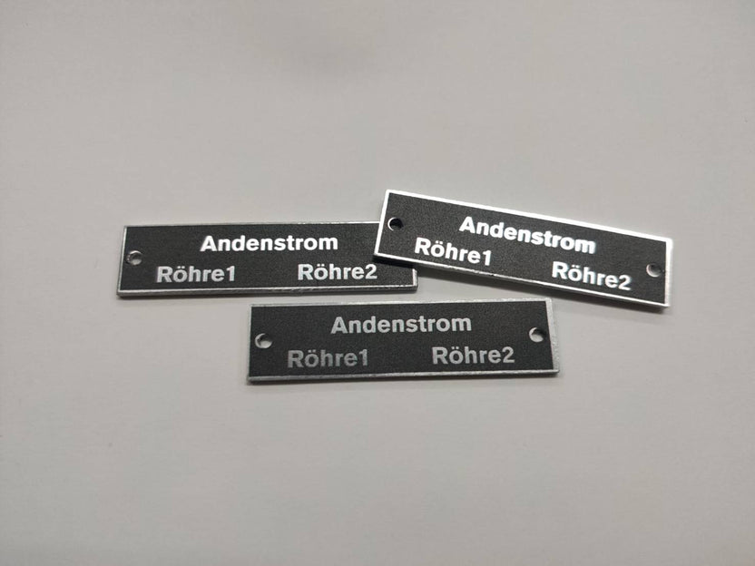 ป้ายสแตนเลสกัดกรด Etched Stainless Signage ตัวอักษรคมชัด หรูหรา ทนทาน เหมาะสำหรับป้ายบริษัท องค์กร และอาคาร