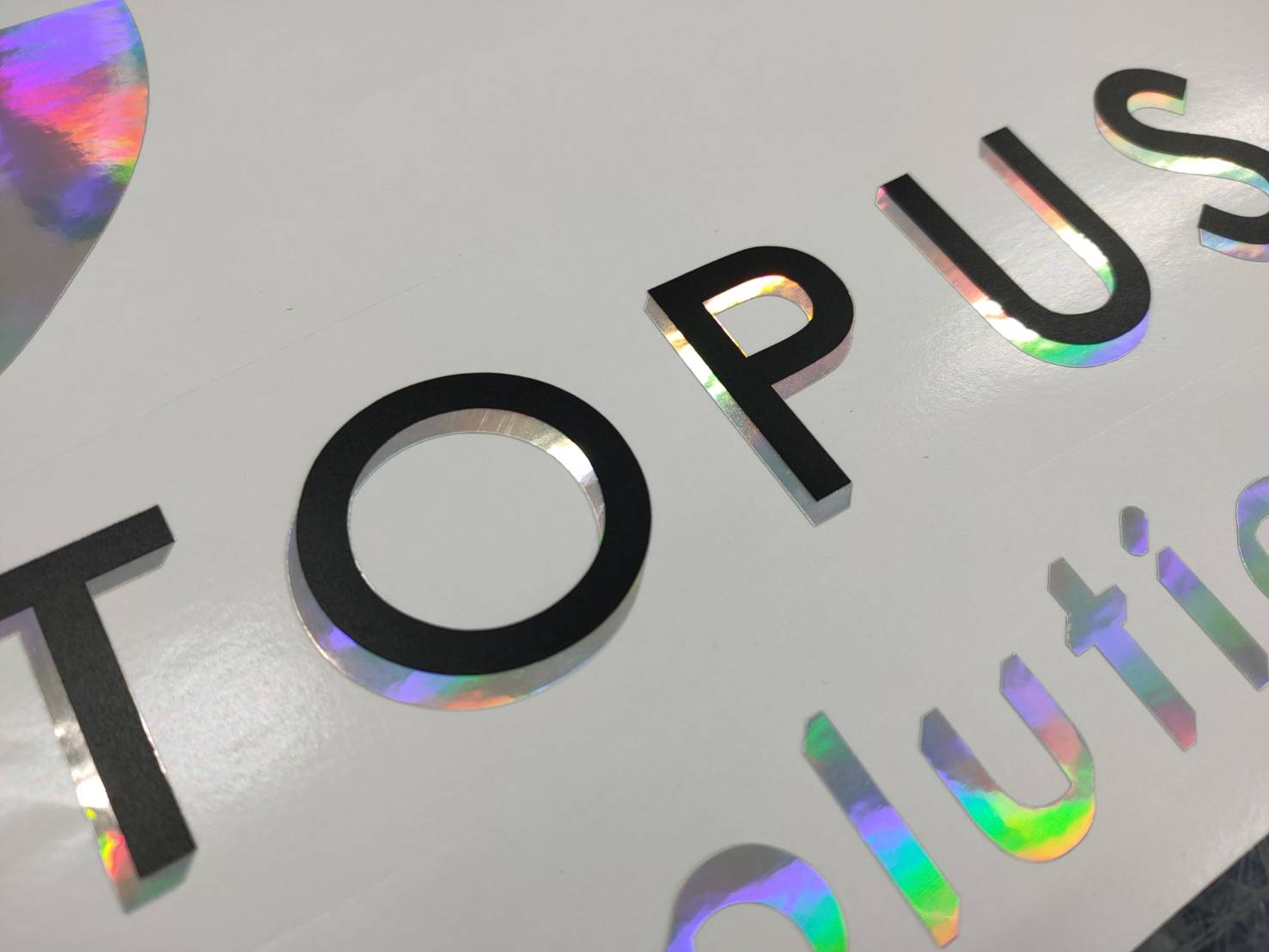 สติ๊กเกอร์โฮโลแกรม Hologram Sticker กันปลอม สะท้อนแสงหลากสี เพิ่มมูลค่าแบรนด์ เหมาะสำหรับฉลากสินค้า และงานพรีเมียม