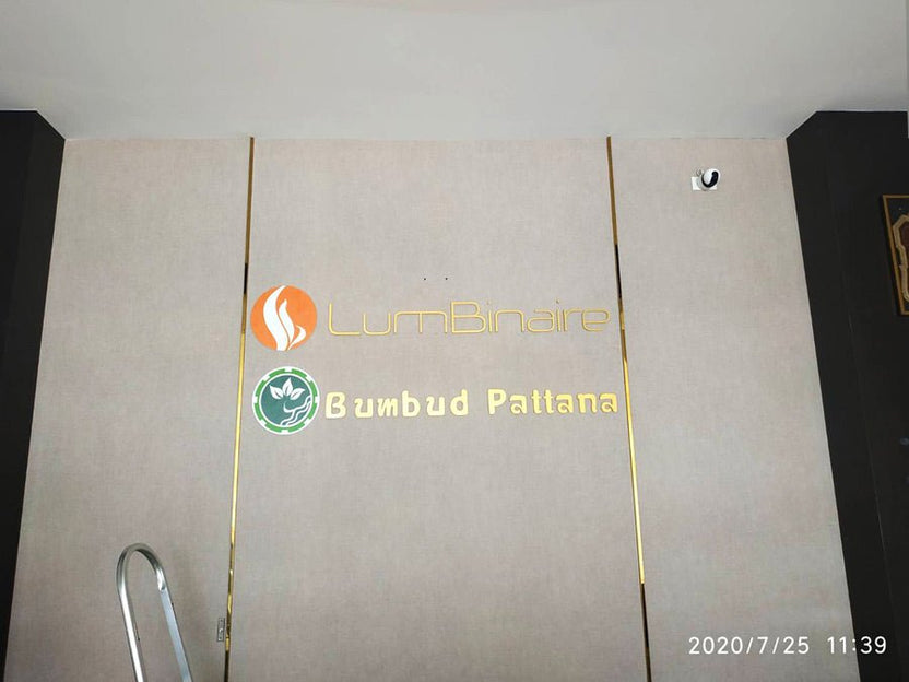 ป้ายอะคริลิคติดผนัง และอะคริลิคตัวอักษร พิมพ์คมชัด ดีไซน์หรูหรา เหมาะสำหรับป้ายบริษัท ร้านค้า และงานตกแต่งอาคาร