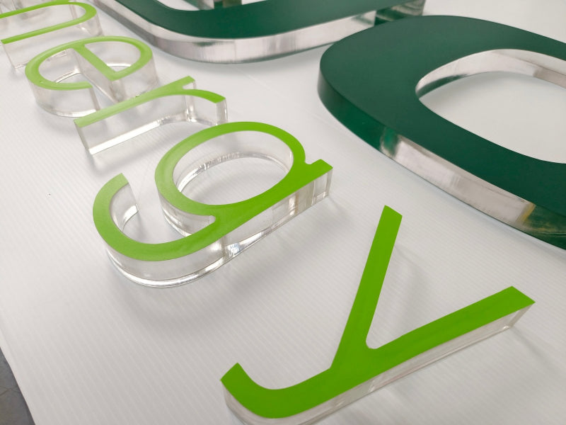 ป้ายอะคริลิคติดผนัง และอะคริลิคตัวอักษร พิมพ์คมชัด ดีไซน์หรูหรา เหมาะสำหรับป้ายบริษัท ร้านค้า และงานตกแต่งอาคาร