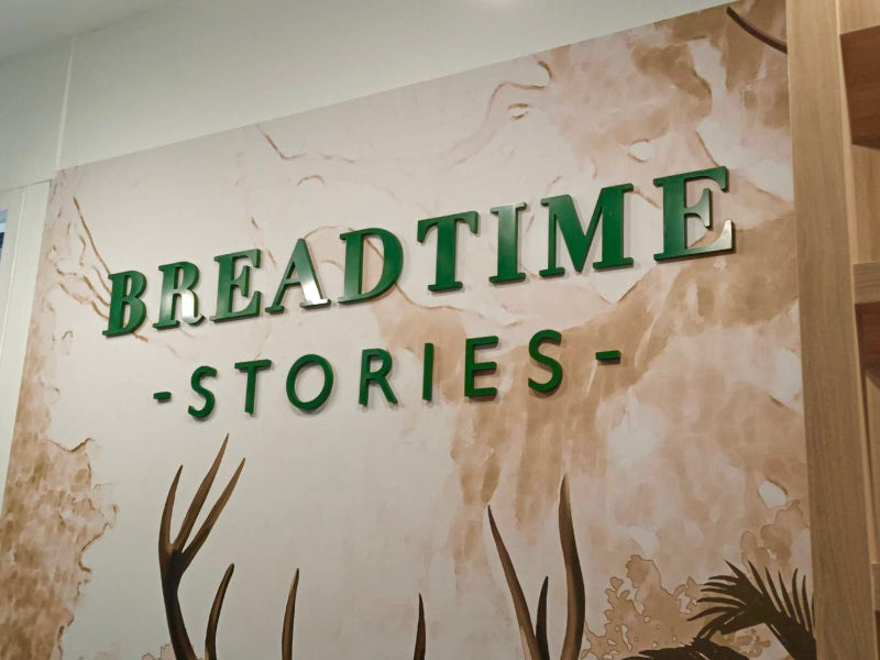 ป้ายอะคริลิคติดผนัง และอะคริลิคตัวอักษร พิมพ์คมชัด ดีไซน์หรูหรา เหมาะสำหรับป้ายบริษัท ร้านค้า และงานตกแต่งอาคาร