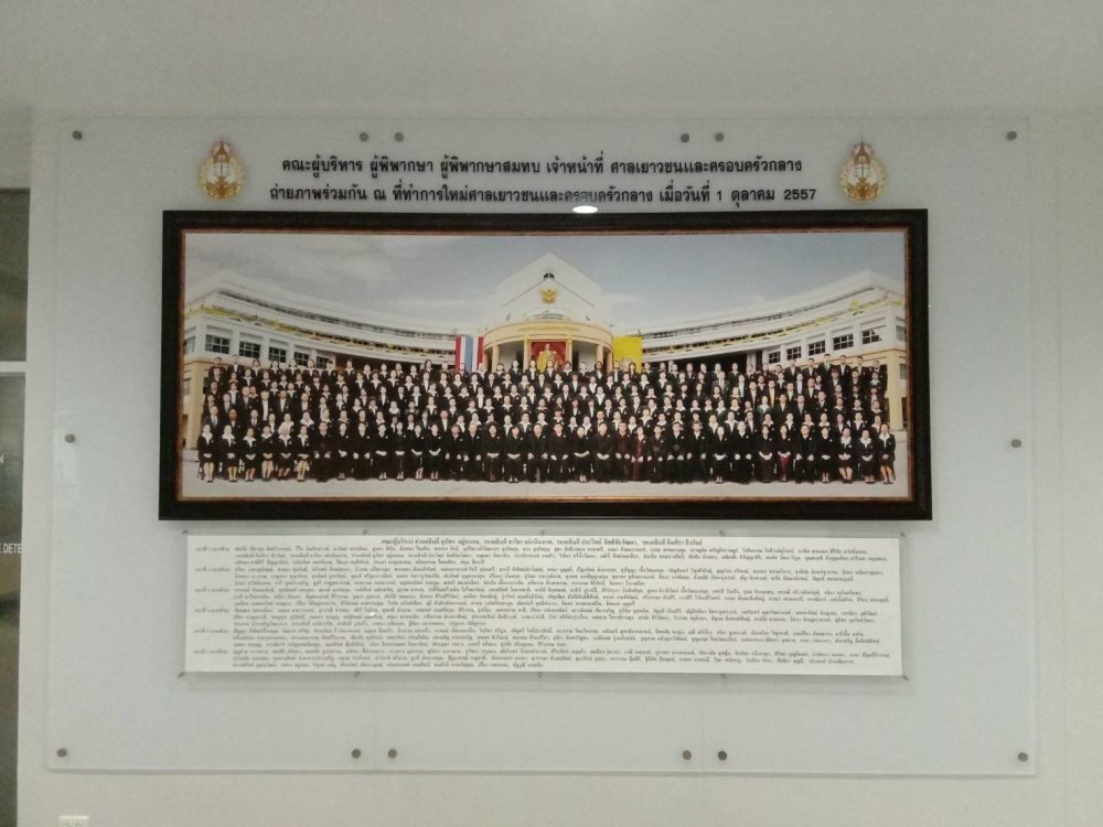 ป้ายอะคริลิคติดผนัง และอะคริลิคตัวอักษร พิมพ์คมชัด ดีไซน์หรูหรา เหมาะสำหรับป้ายบริษัท ร้านค้า และงานตกแต่งอาคาร