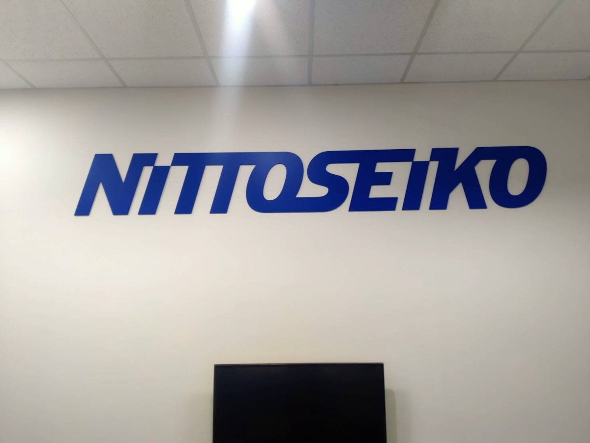 ป้ายอะคริลิคติดผนัง และอะคริลิคตัวอักษร พิมพ์คมชัด ดีไซน์หรูหรา เหมาะสำหรับป้ายบริษัท ร้านค้า และงานตกแต่งอาคาร