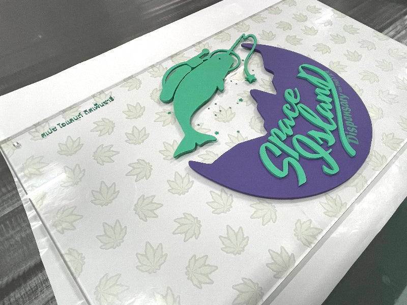 ป้ายอะคริลิคติดผนัง และอะคริลิคตัวอักษร พิมพ์คมชัด ดีไซน์หรูหรา เหมาะสำหรับป้ายบริษัท ร้านค้า และงานตกแต่งอาคาร