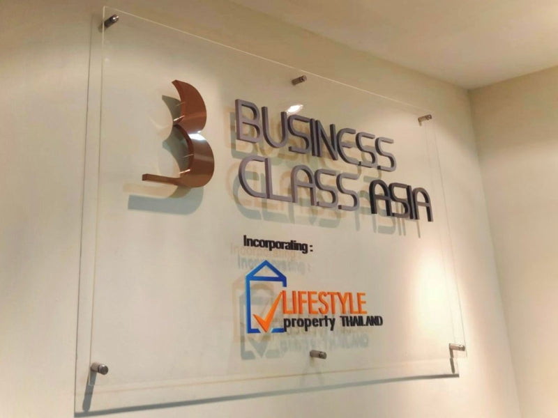 ป้ายอะคริลิคติดผนัง และอะคริลิคตัวอักษร พิมพ์คมชัด ดีไซน์หรูหรา เหมาะสำหรับป้ายบริษัท ร้านค้า และงานตกแต่งอาคาร