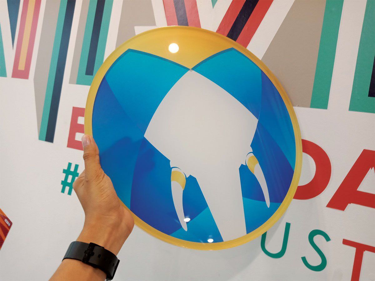 พิมพ์สกรีนยูวี รับสกรีนโลโก้ Print UV Inkjet งานพิมพ์คมชัด ทนทาน เหมาะสำหรับวัสดุหลากหลาย เช่น ไม้ โลหะ และอะคริลิค