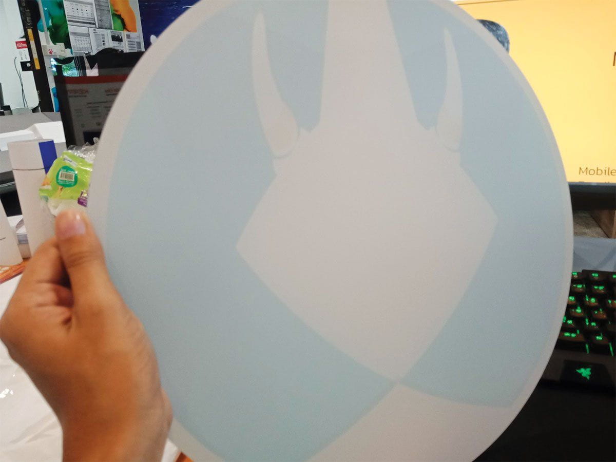 พิมพ์สกรีนยูวี รับสกรีนโลโก้ Print UV Inkjet งานพิมพ์คมชัด ทนทาน เหมาะสำหรับวัสดุหลากหลาย เช่น ไม้ โลหะ และอะคริลิค