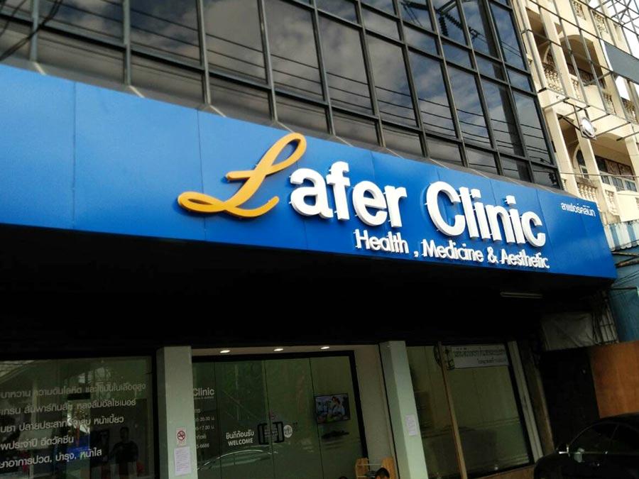 ป้ายคอมโพสิต Composite Signage แข็งแรง ทนทาน พิมพ์คมชัด เหมาะสำหรับป้ายบริษัท อาคาร โครงการ และงานโฆษณากลางแจ้ง