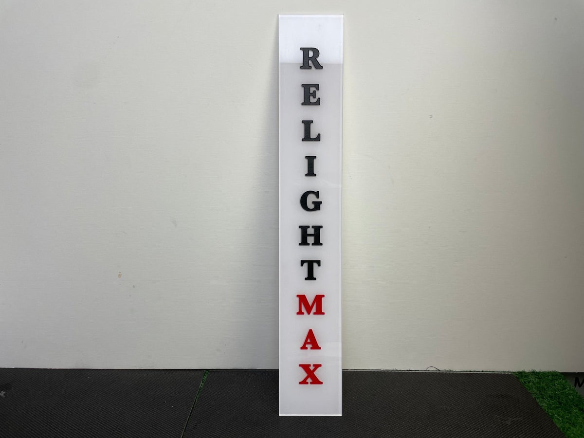 เซาะร่องอะคริลิค Laser Marking งานพิมพ์และแกะสลักคมชัด เนี้ยบหรู เหมาะสำหรับป้ายชื่อ ป้ายบริษัท และงานตกแต่งพิเศษ