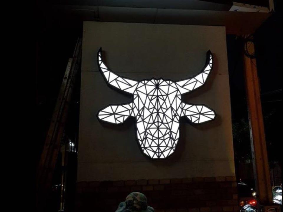 ตัวอักษรไฟ LED ป้ายไฟ และป้ายไฟโลโก้ สว่างคมชัด ดีไซน์หรูหรา เหมาะสำหรับป้ายร้านค้า บริษัท และงานตกแต่งอาคาร