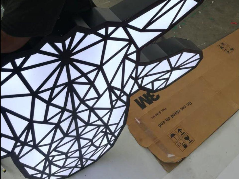 ตัวอักษรไฟ LED ป้ายไฟ และป้ายไฟโลโก้ สว่างคมชัด ดีไซน์หรูหรา เหมาะสำหรับป้ายร้านค้า บริษัท และงานตกแต่งอาคาร