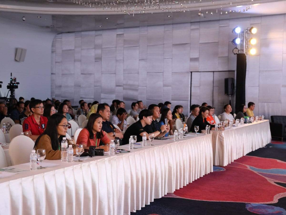 บริการรับถ่ายภาพโฆษณา ถ่ายภาพ portfolio ถ่ายวีดีโองานแสดงโรงเรียน ถ่ายรูปบุคคลเต็มตัว ภาพบรรยากาศงาน ถ่ายภาพรับปริญญา