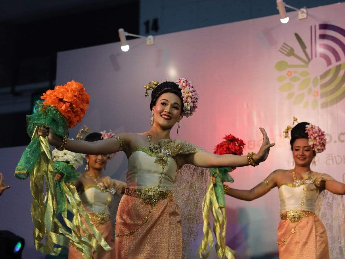 บริการรับถ่ายภาพโฆษณา สินค้า งานนำเสนอสินค้า ถ่ายวีดีโองานแสดงโรงเรียน ถ่ายภาพบุคคลครึ่งตัว ภาพคนเต็มตัว