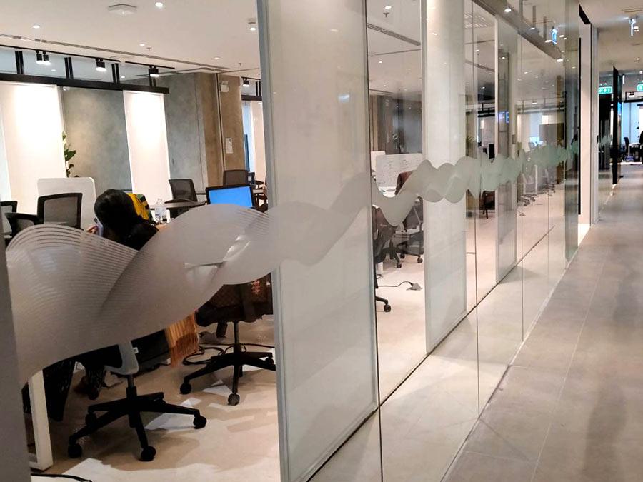 สติ๊กเกอร์ฝ้าติดกระจก แบบเรียบ สติกเกอร์ฝ้า แบบมุก มีประกาย ไดคัทฉลุลาย สติ๊กเกอร์ติดกระจกร้านไอที กันแดด