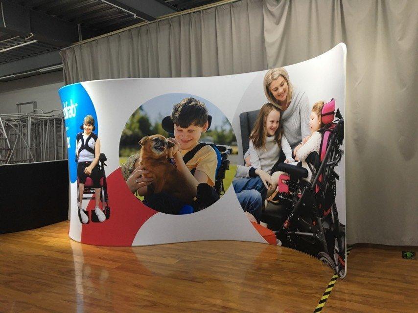 แบคดรอปผ้า น้ำหนักเบา สำหรับออกบูธ จัดงานนิทรรสการ Event ฉากถ่ายรูปน้ำหนักเบา