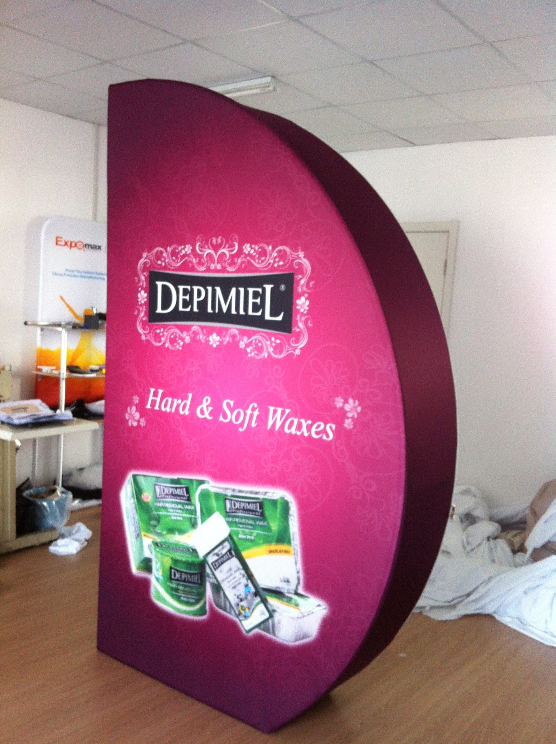 แบคดรอปผ้า ออกบูธ สำเร็จรูป - Octopus Media Solutions