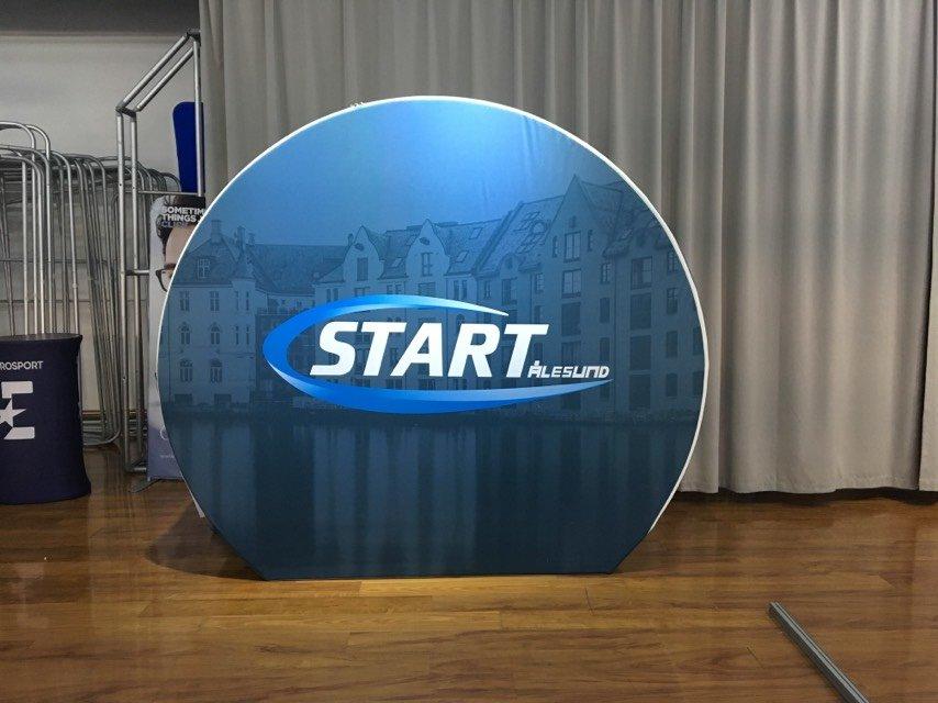 แบคดรอปผ้า ออกบูธ สำเร็จรูป - Octopus Media Solutions