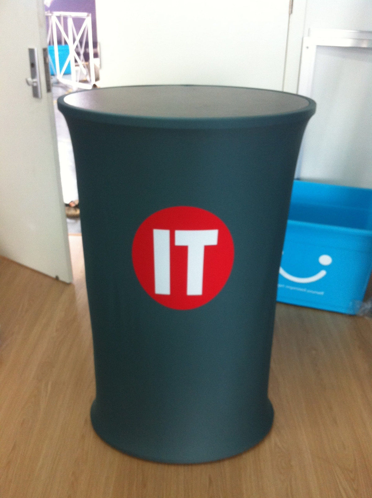 เชล์ฟวางของแบบผ้า Shelf Counter โต๊ะชงชิม บูธสำเร็จรูป ราคาถูก