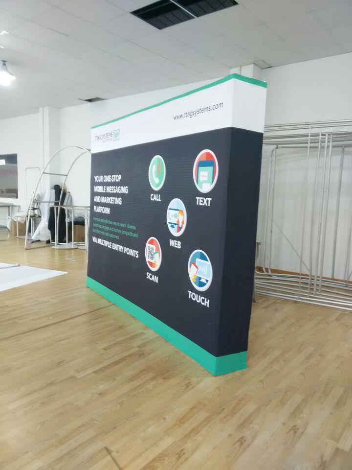 แบคดรอปผ้า ออกบูธ สำเร็จรูป - Octopus Media Solutions