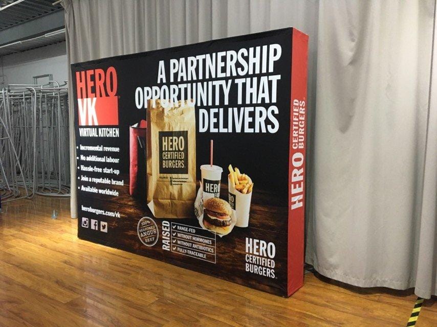 แบคดรอปผ้า ออกบูธ สำเร็จรูป - Octopus Media Solutions