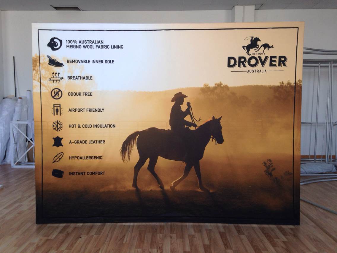 แบคดรอปผ้า ออกบูธ สำเร็จรูป - Octopus Media Solutions