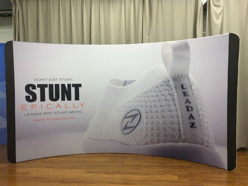 แบคดรอปผ้า ออกบูธ สำเร็จรูป - Octopus Media Solutions