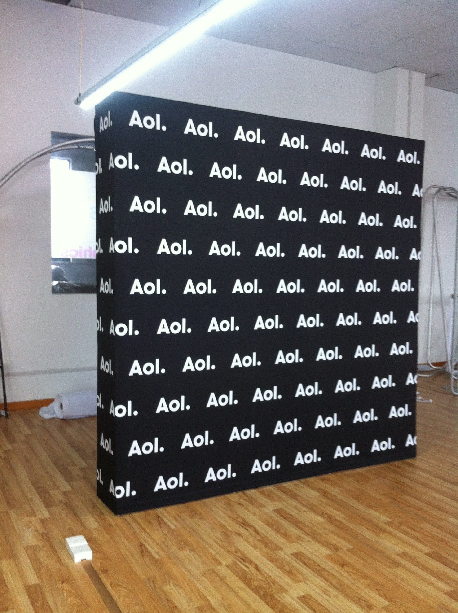 แบคดรอปผ้า ออกบูธ สำเร็จรูป - Octopus Media Solutions