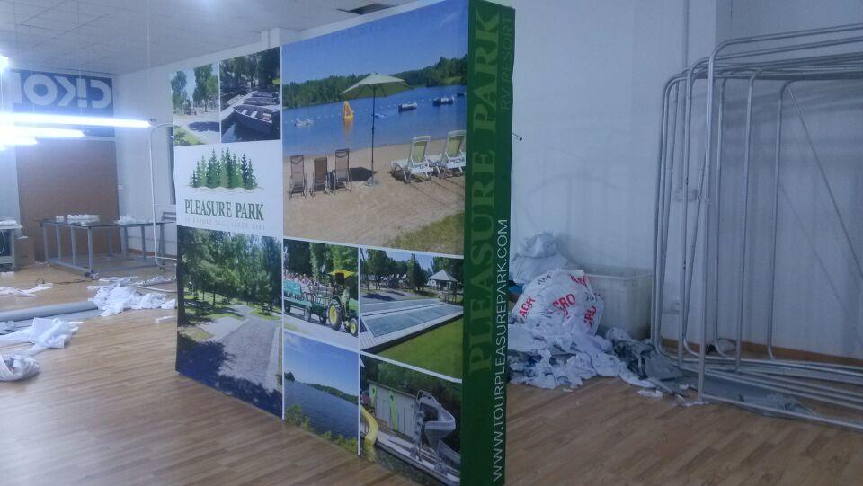 แบคดรอปผ้า ออกบูธ สำเร็จรูป - Octopus Media Solutions