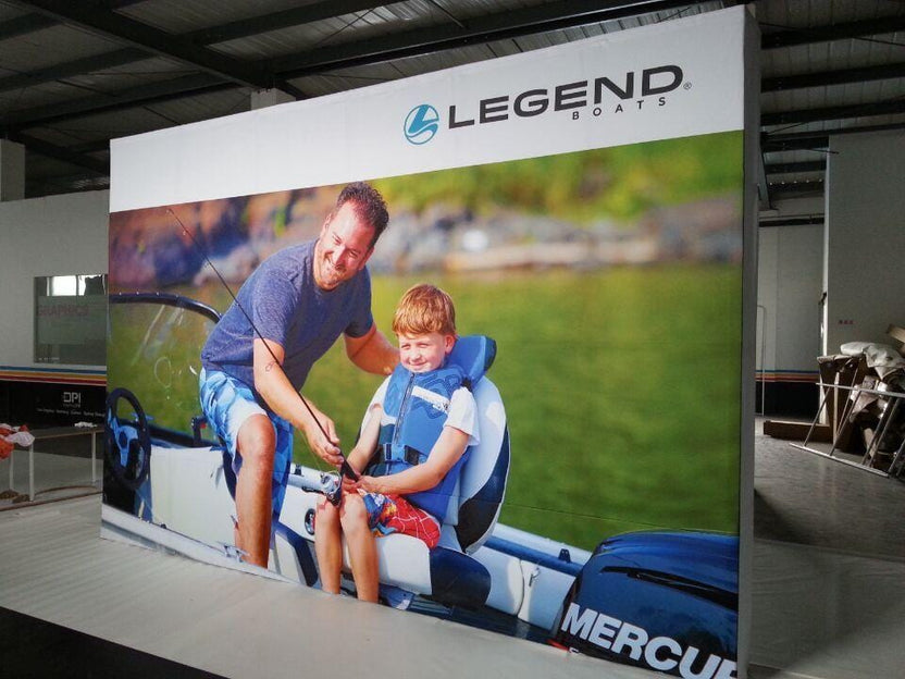 แบคดรอปผ้า ออกบูธ สำเร็จรูป - Octopus Media Solutions