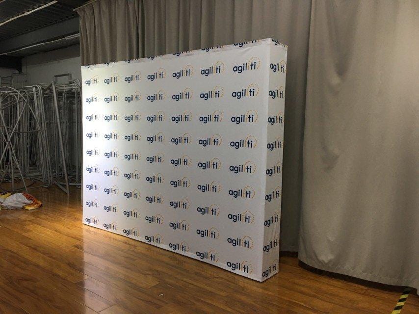 แบคดรอปผ้า ออกบูธ สำเร็จรูป - Octopus Media Solutions