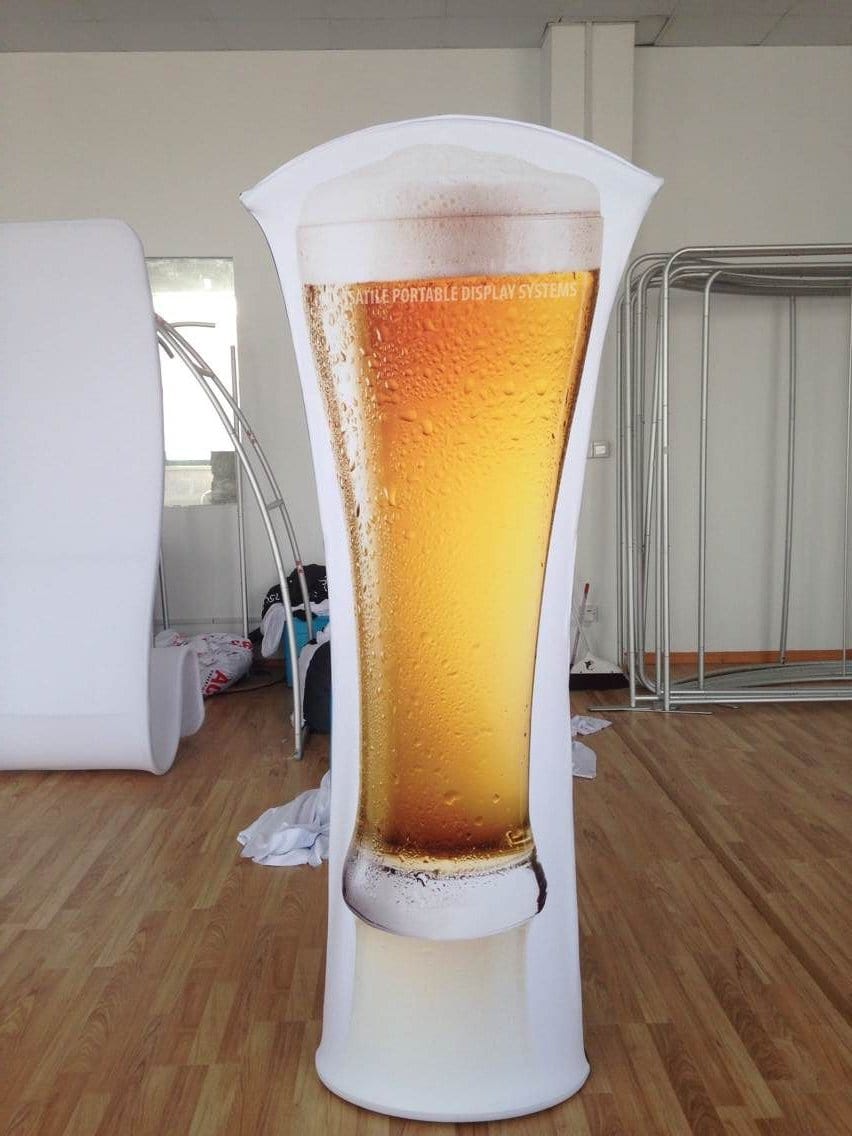 ป้ายตั้งพื้นแบบผ้า Fabric Stand น้ำหนักเบา พิมพ์คมชัด โครงสร้างแข็งแรง เหมาะสำหรับงานอีเวนต์ บูธแสดงสินค้า และโปรโมชัน