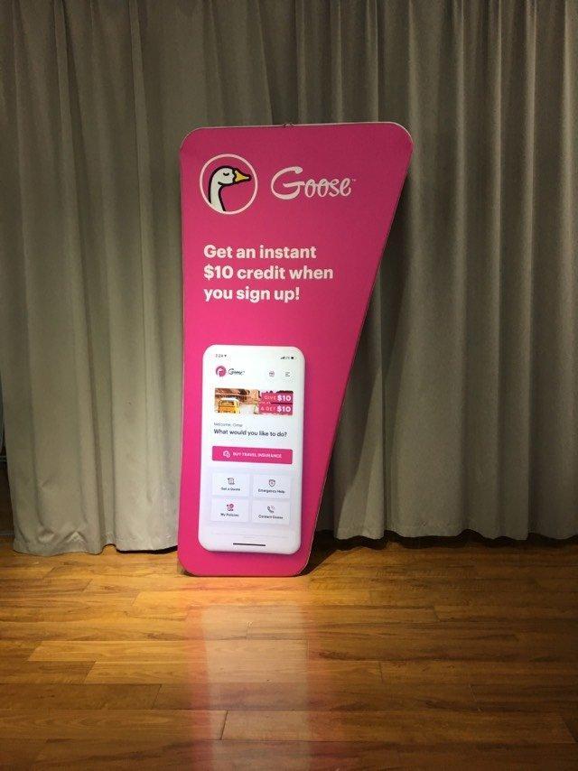 ป้ายตั้งพื้นแบบผ้า Fabric Stand น้ำหนักเบา พิมพ์คมชัด โครงสร้างแข็งแรง เหมาะสำหรับงานอีเวนต์ บูธแสดงสินค้า และโปรโมชัน