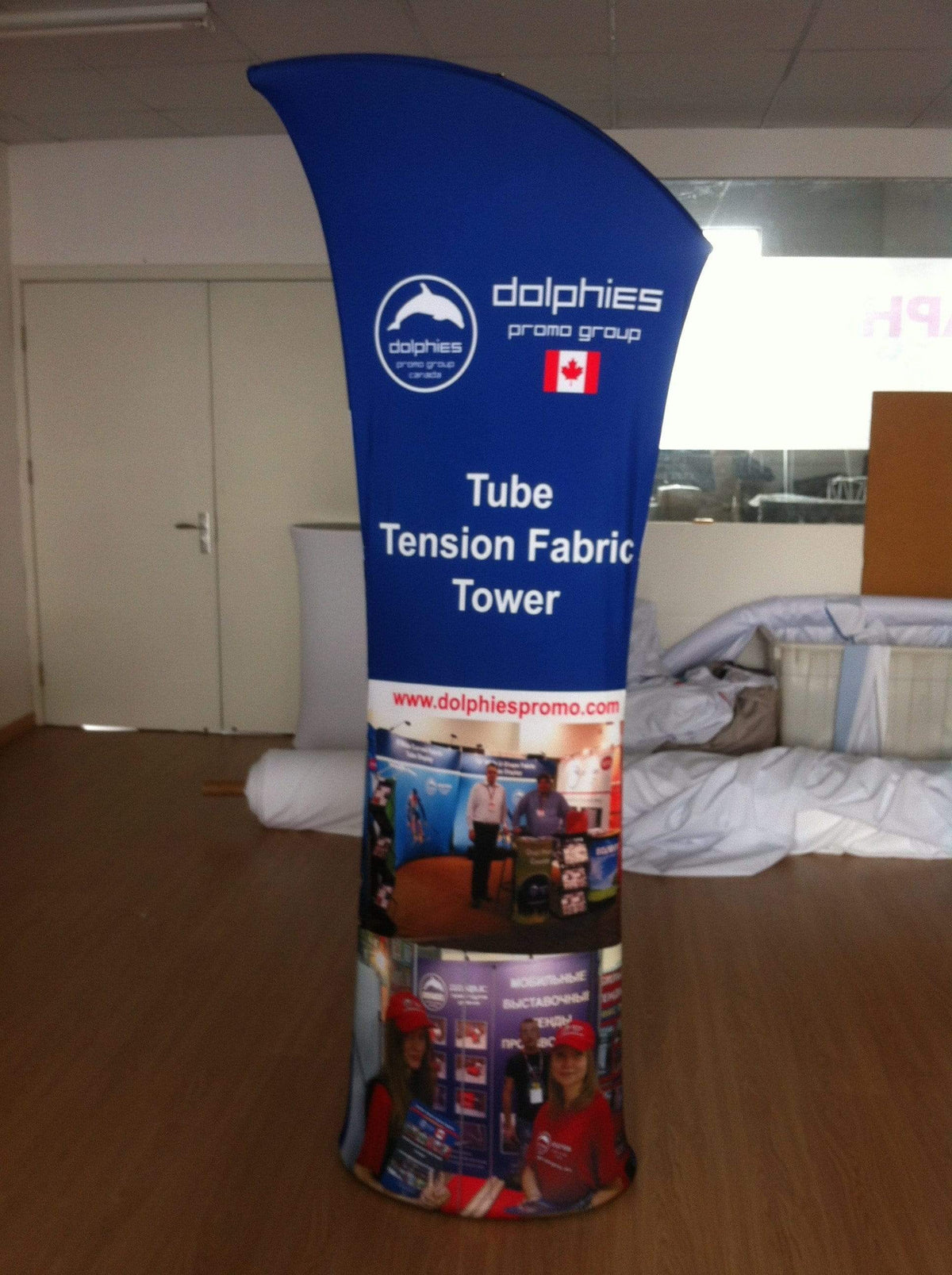 ป้ายตั้งพื้นแบบผ้า Fabric Stand น้ำหนักเบา พิมพ์คมชัด โครงสร้างแข็งแรง เหมาะสำหรับงานอีเวนต์ บูธแสดงสินค้า และโปรโมชัน