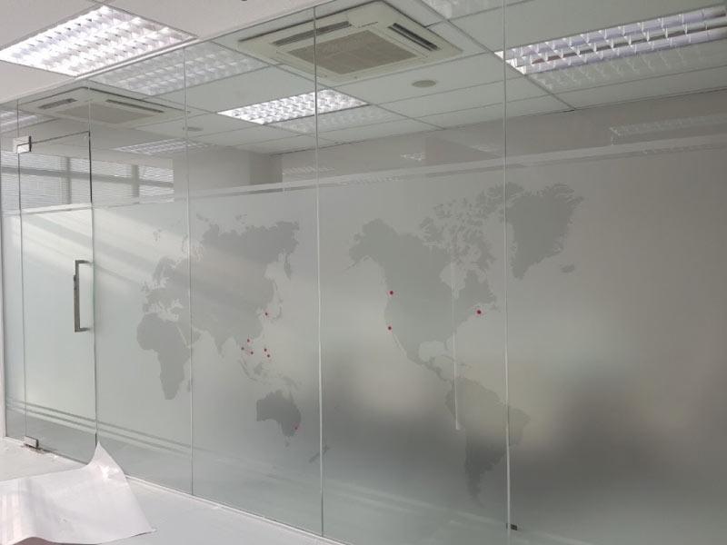 สติ๊กเกอร์ฝ้า ติดกระจก ฟิล์มฝ้าติดกระจก - Octopus Media Solutions