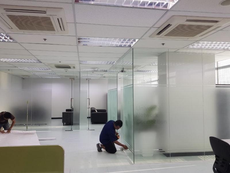 สติ๊กเกอร์ฝ้า ติดกระจก ฟิล์มฝ้าติดกระจก - Octopus Media Solutions