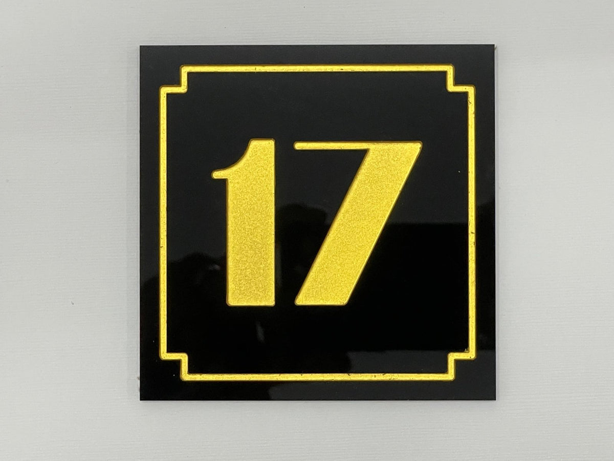 เซาะร่องอะคริลิค Laser Marking งานพิมพ์และแกะสลักคมชัด เนี้ยบหรู เหมาะสำหรับป้ายชื่อ ป้ายบริษัท และงานตกแต่งพิเศษ