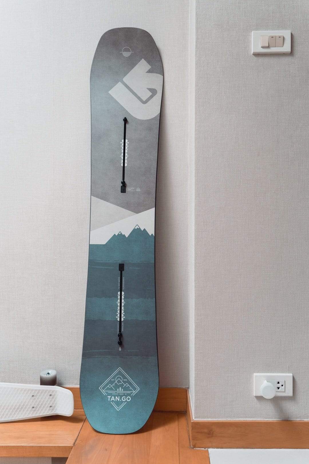 สติ๊กเกอร์ติดเฟอร์นิเจอร์ Sticker Wrap ตู้อุปกรณ์ - Octopus Media Solutions