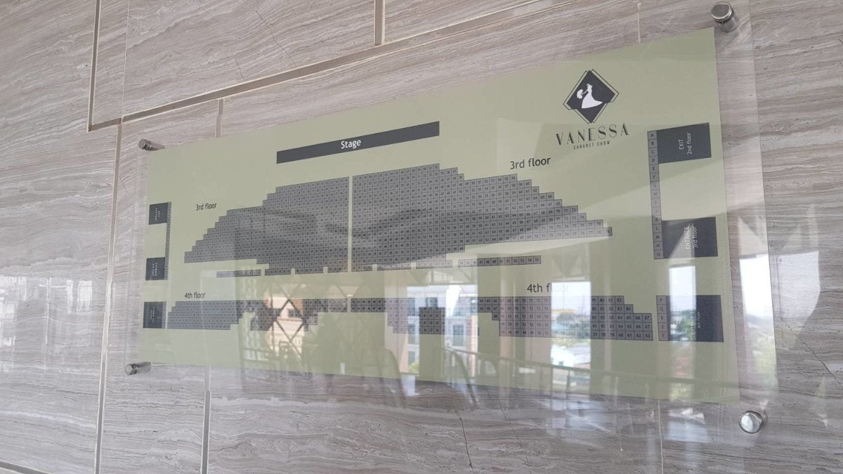 ป้ายใส ป้ายบริษัทสีใสเหมือนกระจก ป้ายยกลอยจากผนัง ป้ายบริษัทสีใสราคาถูก ไอเดียป้ายบริษัทราคาไม่แพง