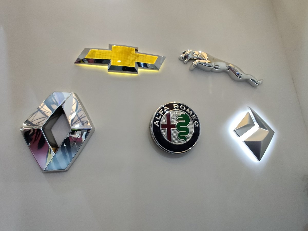 ป้ายไฟดอท ป้ายไฟตัวอักษรภาษาอังกฤษ ป้ายไฟโลโก้ ป้ายไฟ PIXEL ป้ายไฟชื่อบริษัท